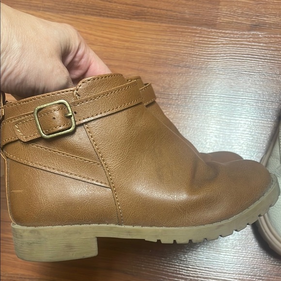 Girls Cat & Jack/ Old Navy Brown & Cream Leather Boots size 11 - Picture 2 of 10
